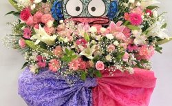 横浜1000CLUBへキャラクターフラスタ(スタンド花)を配達しました。【横浜花屋の花束・スタンド花・胡蝶蘭・バルーン・アレンジメント配達事例1135】