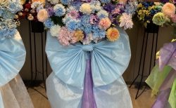 横浜BUNTAIへフラワースタンドを配達しました。【横浜花屋の花束・スタンド花・胡蝶蘭・バルーン・アレンジメント配達事例1148】